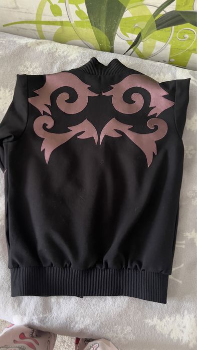 Продаю бомбер с орнаментами