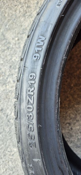 4 anvelope vara noi Sunwide,fata 225/35/19,spate 255/30/19,dot 2025.Pretul este pe bucata.