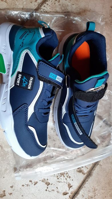 Adidași băieți mărimea 37