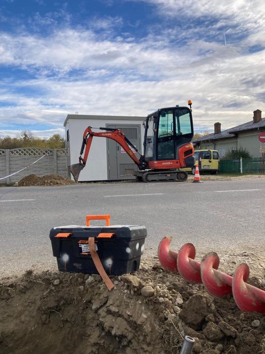 Miniexcavator servicii excavari sapaturi santuri fundatii beciuri fose piscine apa gaz canalizare