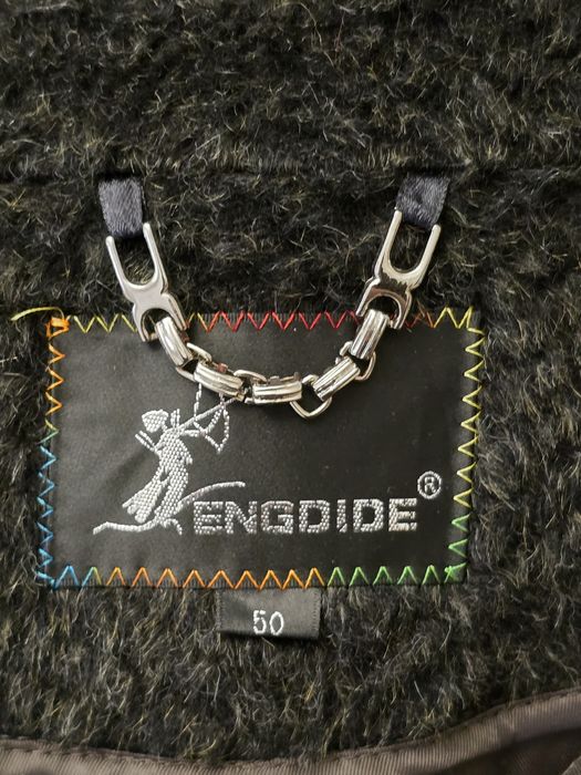 Женское пальто со съемным капюшоном