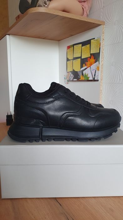 Кроссовки кожаные