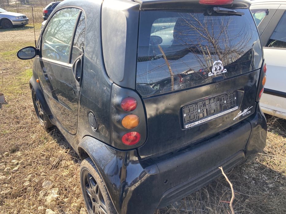 Продава се само на части Смарт 2001 година