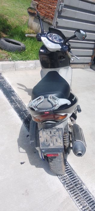 Скутер Aprilia Leonardo