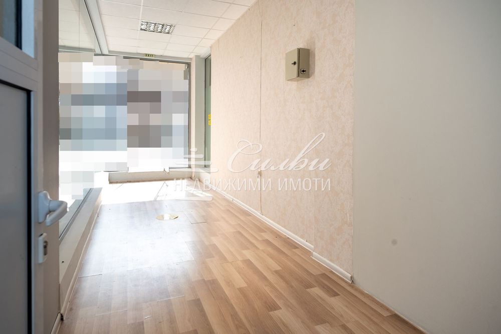 Продава се Магазин в Шумен, Център - 57 кв.м за 1800 €/кв.м - Снимка #2