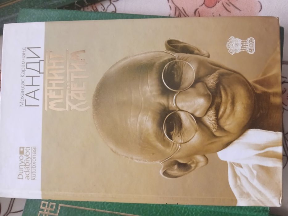 Kitoblar sotiladi...Holati zòr..