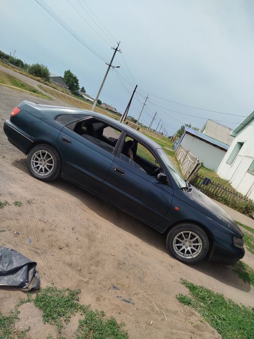 Продам Тойота Карина е лифтбек