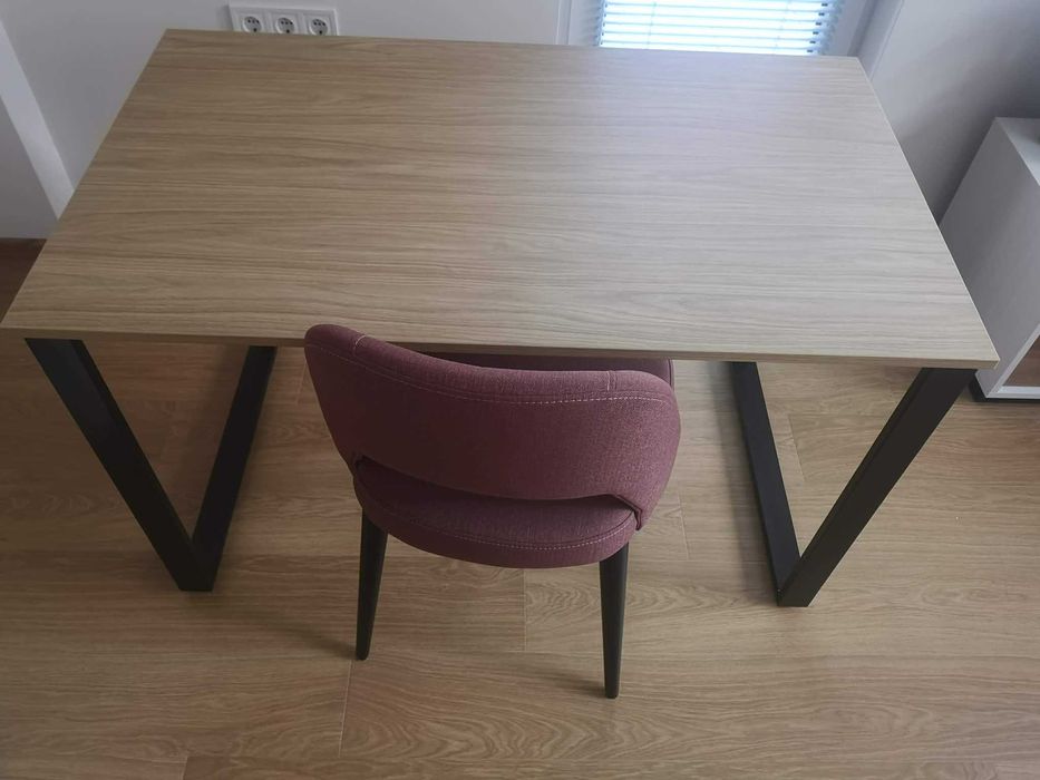 Модерно ново офис бюро 120×70 см с висок клас материали – Варна