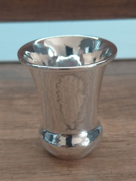 Продавам антикварна сребърна чаша с износен ефект Дания 1923 г Уникат