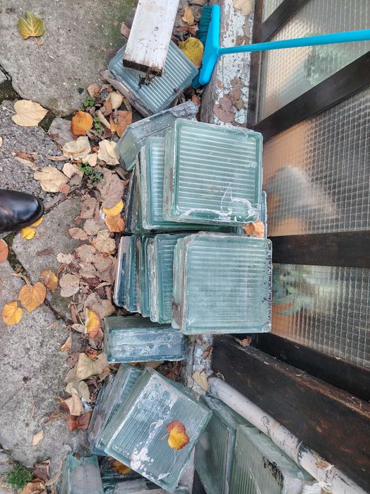 Продавам Стъклени тухли