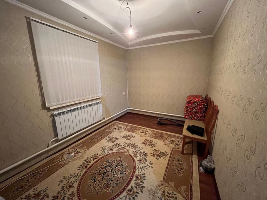 Үй сатылады базардың айналасында.