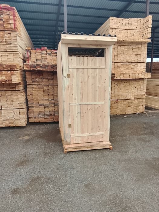 Обычный уличный туалет