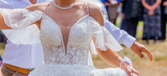 Булчинска рокля цвят шампанско