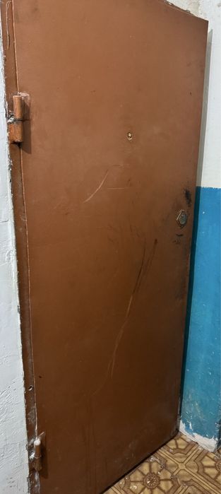 Дверь входная, прочная