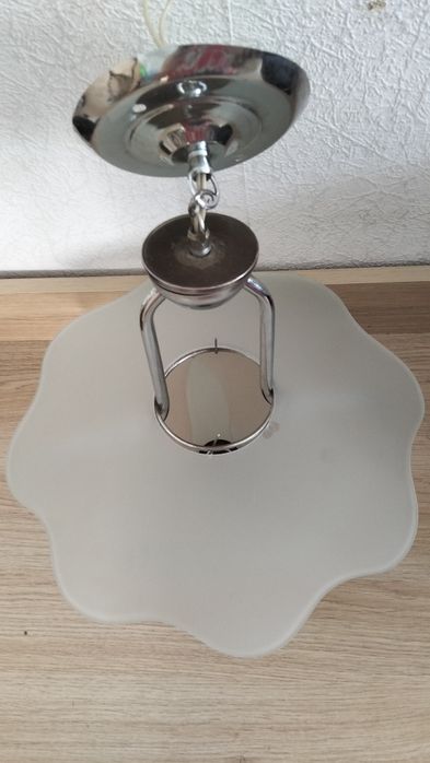 Продам люстру б/у