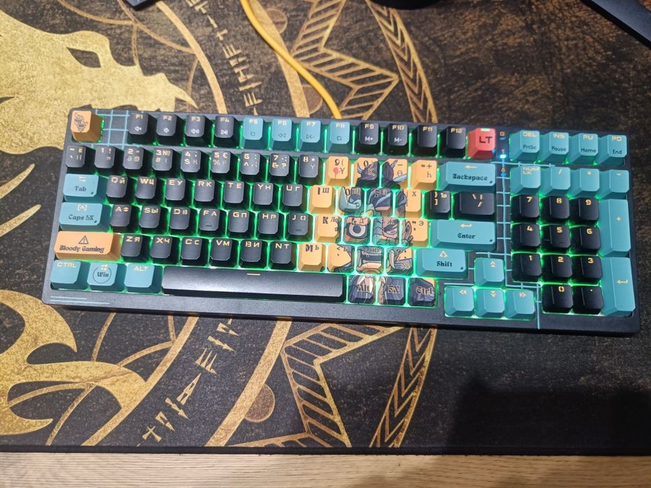 Продам клавиатуру bloody at98 б/у был использован 4 месяца белые светч