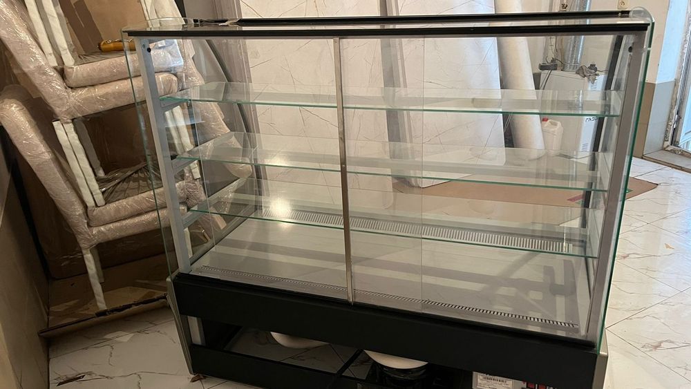 Холаденик.  Кондитер.