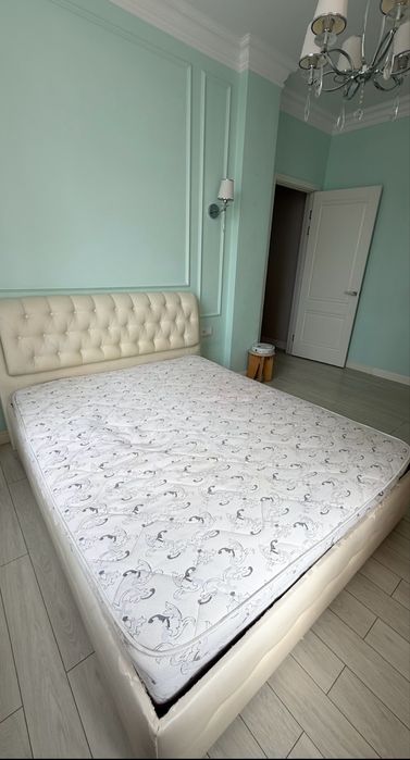 Продам Кровать с матрасом