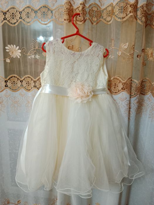 Продам  платья .