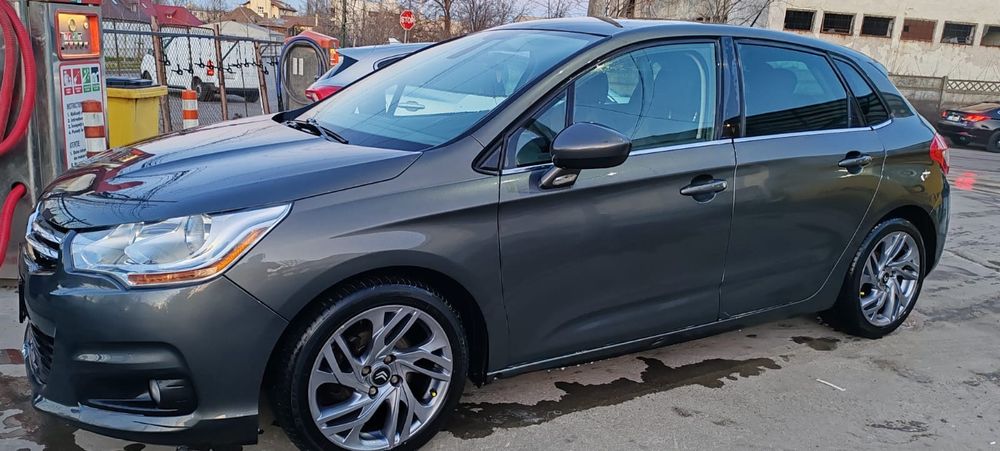 Vând Citroen C4 2011