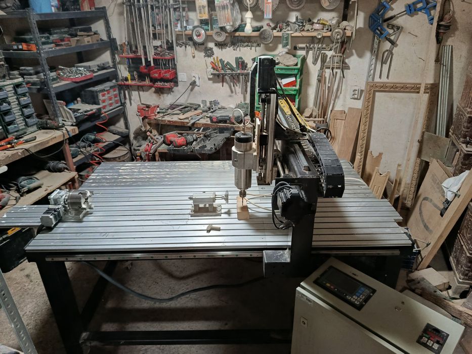 Router CNC 4axe suprafață de lucru 1300/800