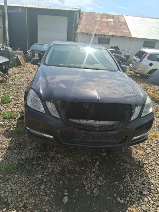 Dezmembrez mercedes e klass w212 volan stânga