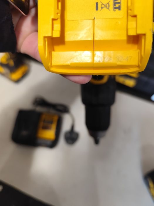 Безчетков винтоверт Девалт DeWALT DCD778 комплект