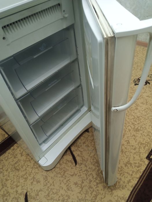 Холодильник indezit