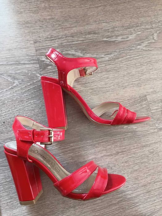 Sandale rosii marime 36