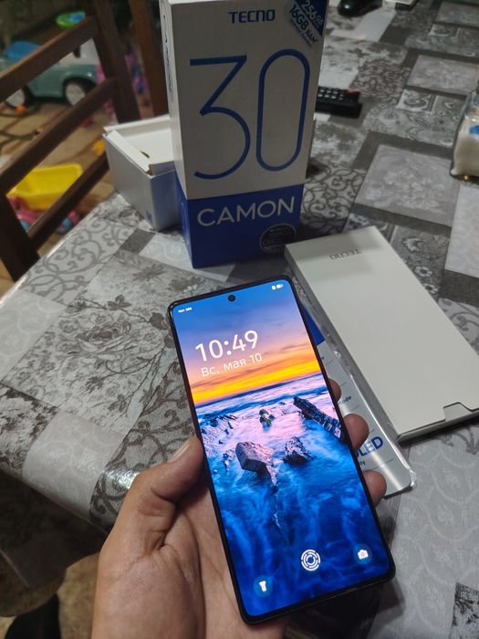 Tecno Camon 30 8/256 с (Amoled экраном 120 GHz)
