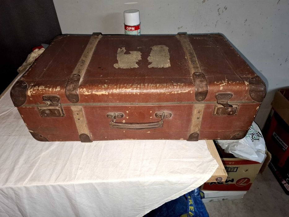 Много стари куфари