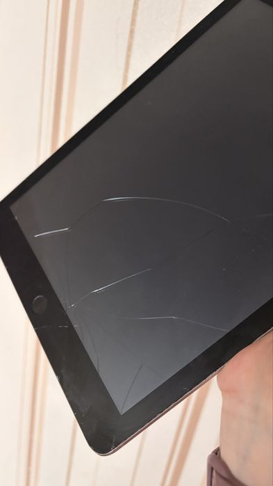 Apple ipad 2018 (нужна замена экрана)