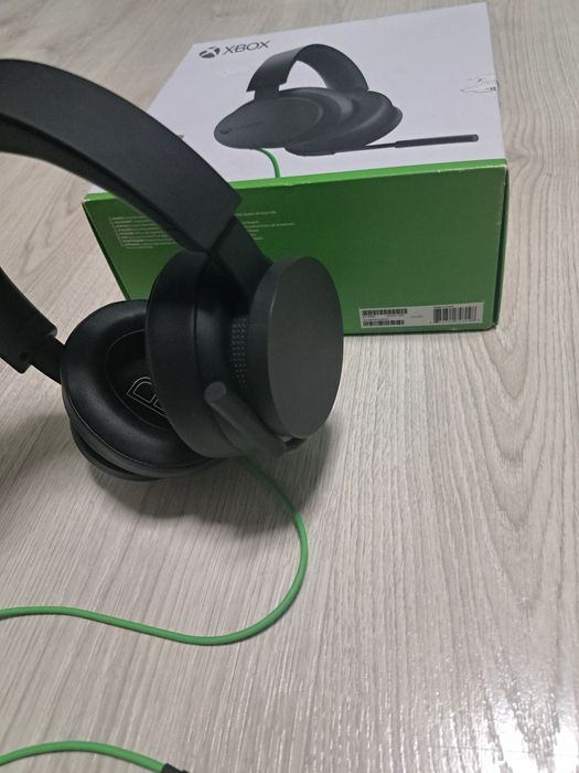 Vând  căști  Xbox noi