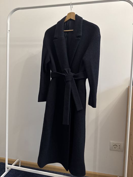 Palton bleumarin din lână (90% nou)