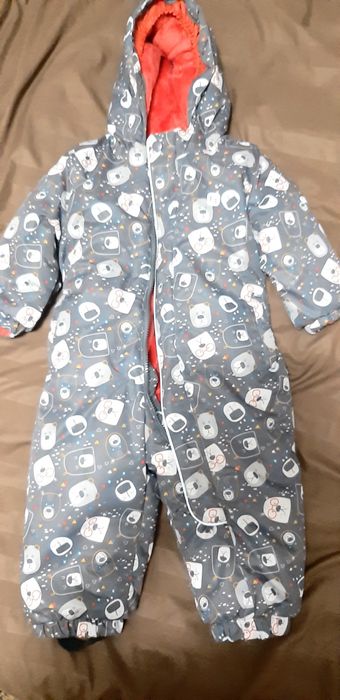 Продам зимний комбинезон на ребенка. 80 размер