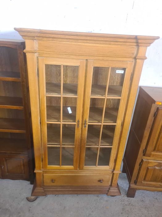 шкаф витрина внос от Европа