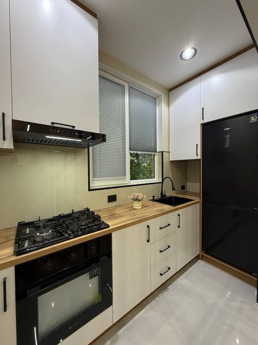 СВОЯ! Продам 2в3/2/5. 55кв.м Максим Горький метро, Художников.