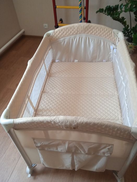 Продам детскую кроватку манеж  .