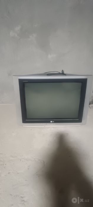 Televizor sotiladi narxi 250minh sum