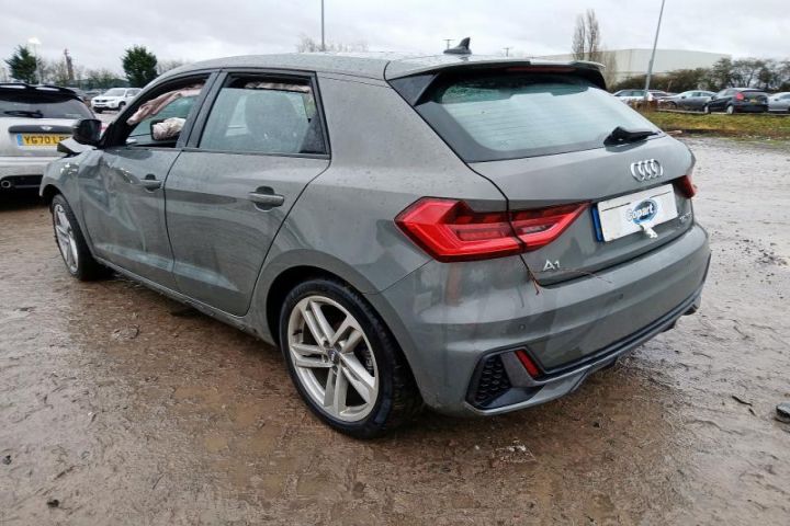 Dezmembrez Audi A1 2