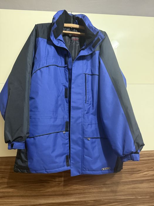 Vând Geaca Impermiabilă