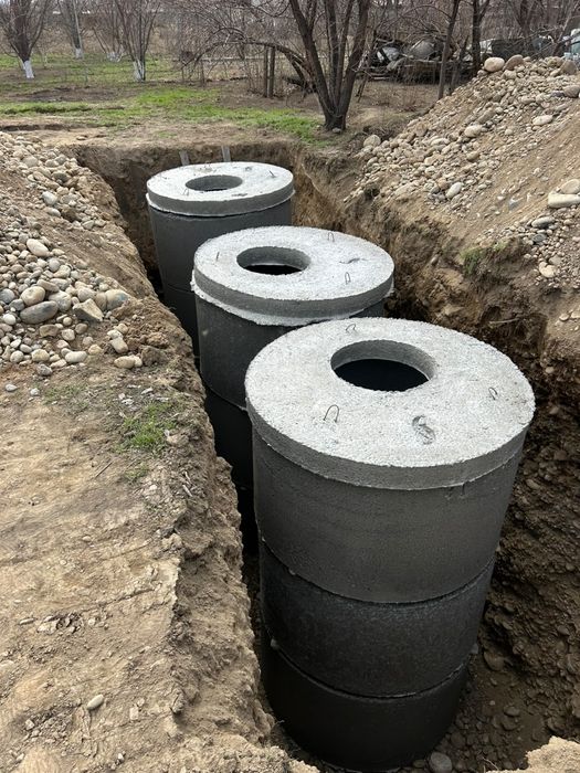 Капаем яму, делаем септики