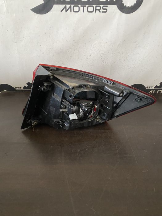 Stop stanga bec si led pe aripa Skoda Karoq generatia 1