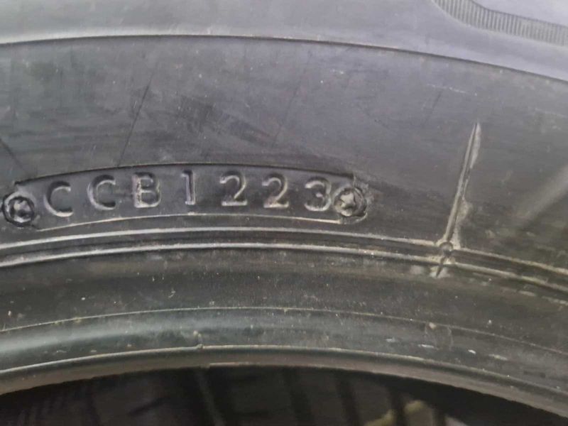 4 Bridgestone R18 235/60
летни гуми
DOT1223