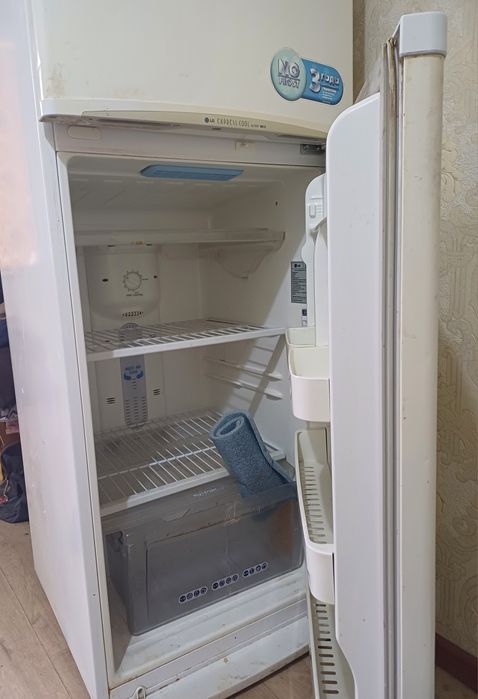 Продам Холодильник LG