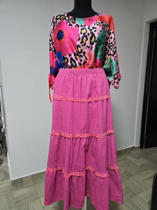 Fusta fucsia din raiat, model cu volane, bumbac premium;