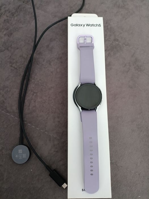 Продам часы Samsung watch 5 40мм