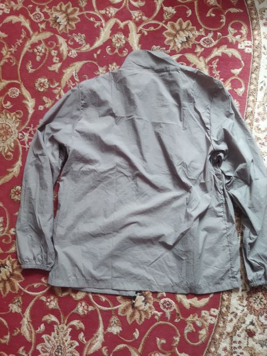 Продам куртку новую