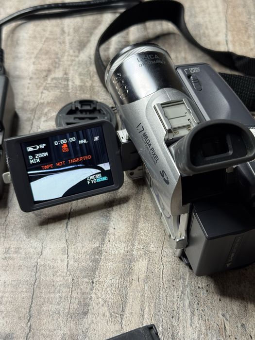 Видеокамера Panasonic 3CCD (Leica) — MiniDV, рабочая