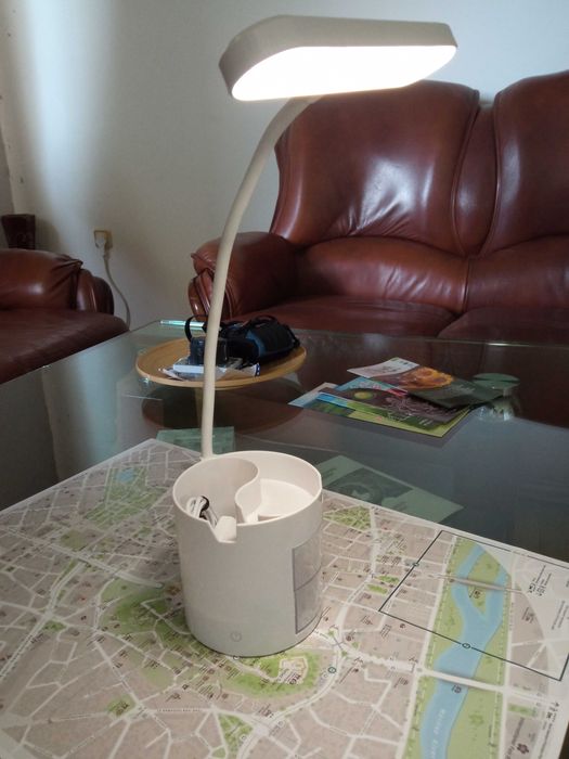 Настолна лампа с LED функция.